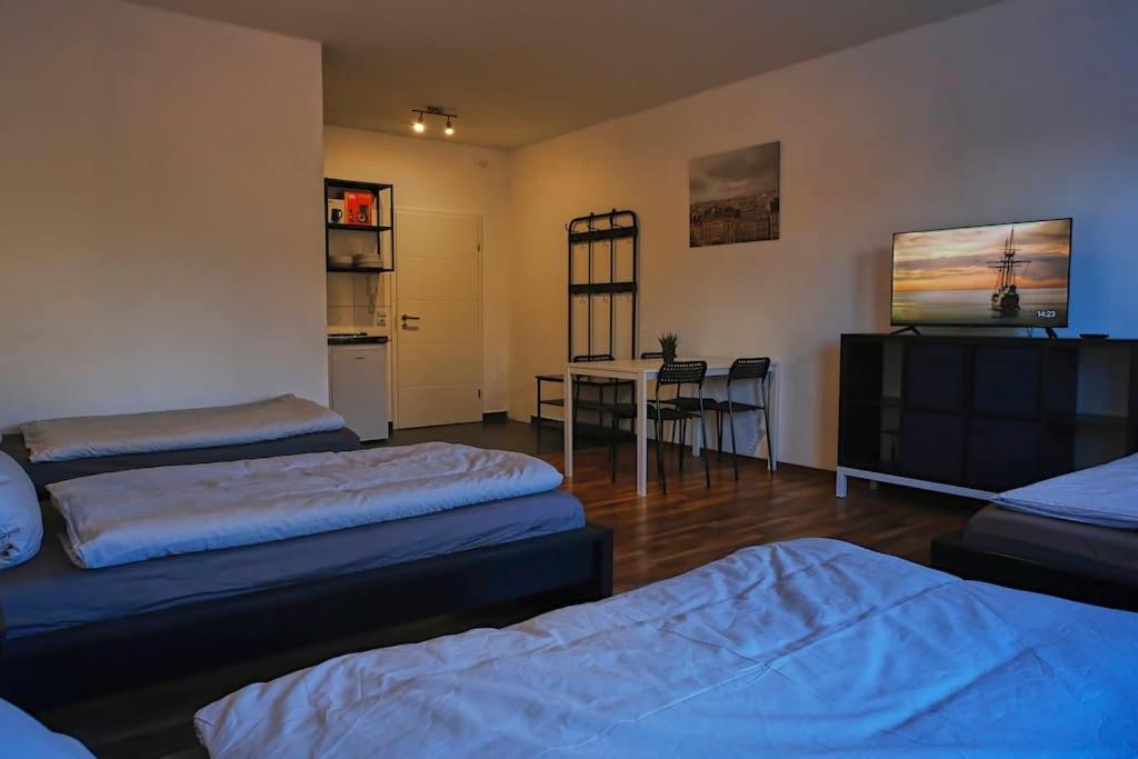Schoene 4-Bettzimmer Wohnung In Целле Экстерьер фото
