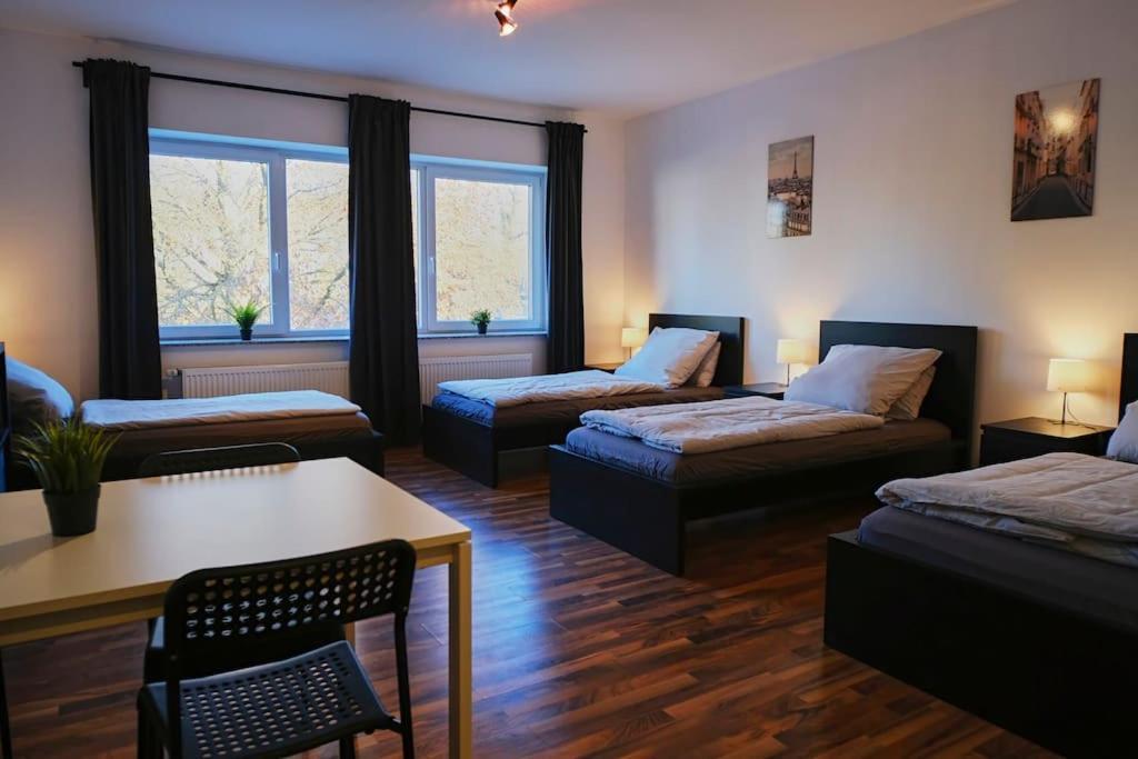 Schoene 4-Bettzimmer Wohnung In Целле Экстерьер фото
