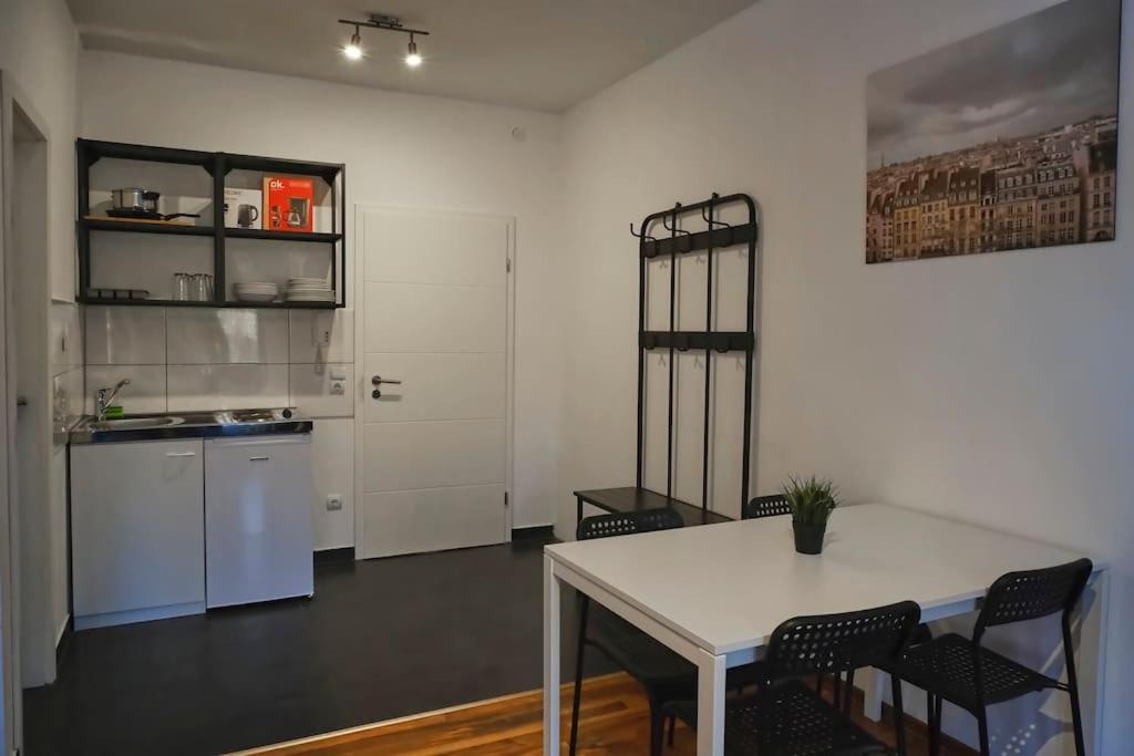 Schoene 4-Bettzimmer Wohnung In Целле Экстерьер фото
